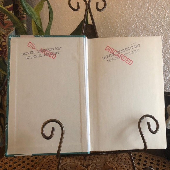 1970 Libby Looks For a Spy Hardback by Catherine Woolley Library Edition USA - Picture 3 of 14